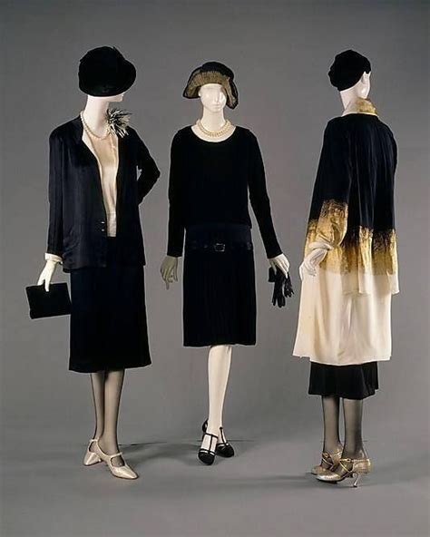 chanel 1920 imperméable|coco Chanel fashion history.